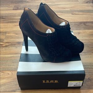 L.A.M.B. Norland size 6.5 black suede